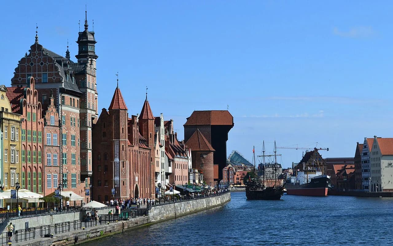 Gdańsk Old Town: Upland Gate to Długi Targ and the Crane