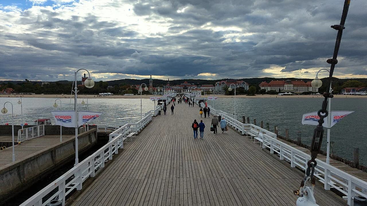 Sopot sightseeing: planning the pier, promenade and opera