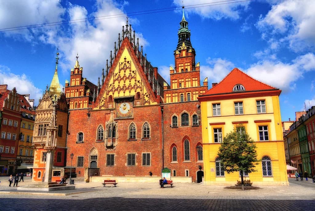 Flights to Wrocław: UK Routes, Airlines and Airport to Centre