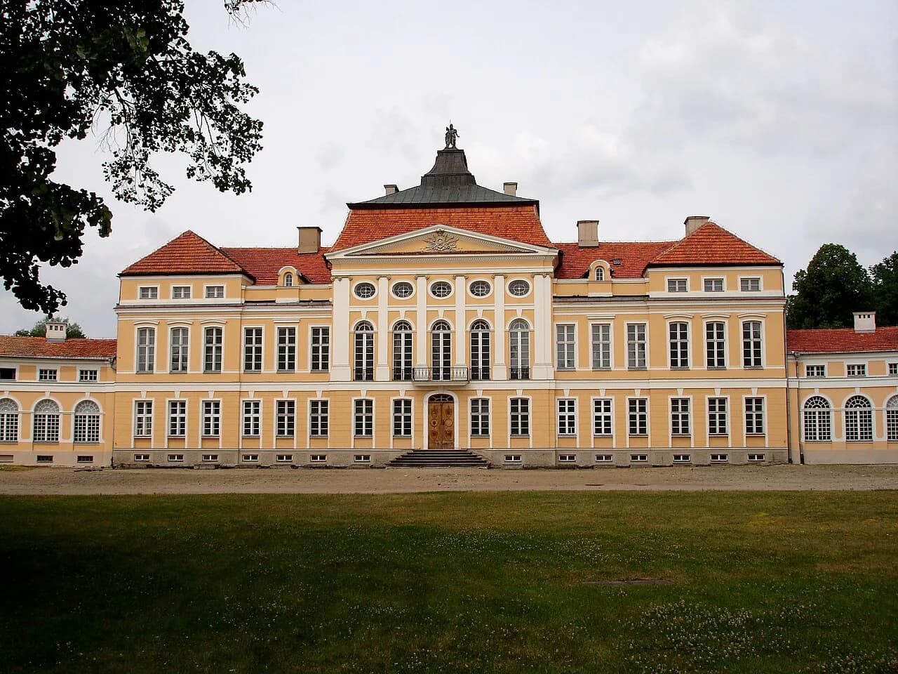 Rogalin Palace: Visiting the Raczyński Palace Near Poznań