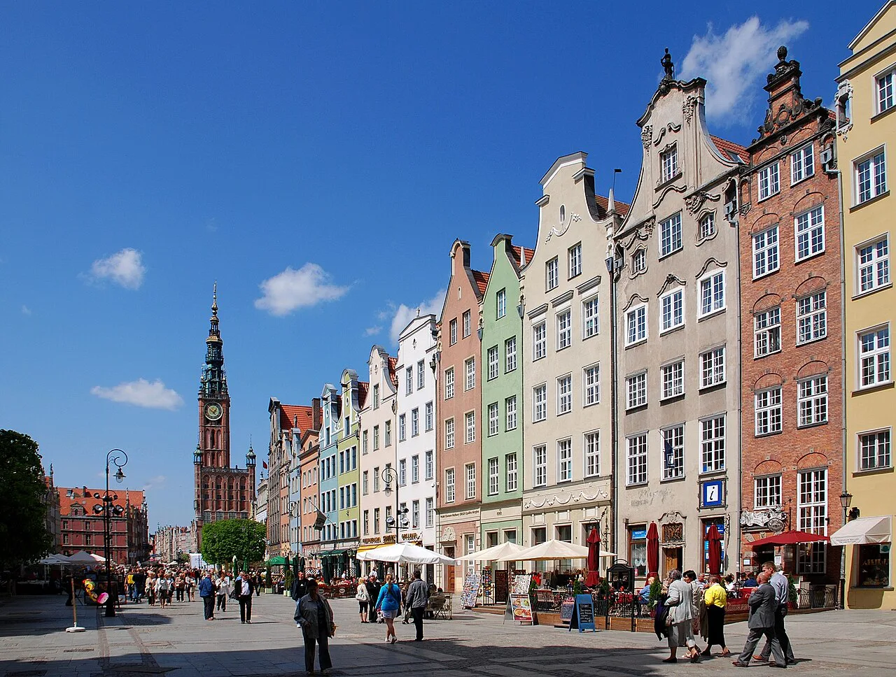 Townhouses on Long Market and the Main Town Hall tower in Gdańsk.