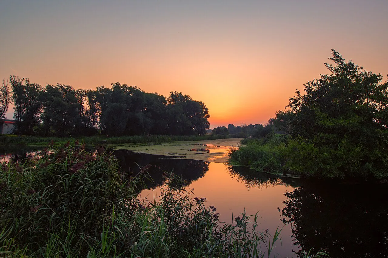 The Motława river in Gdańsk before sunrise.