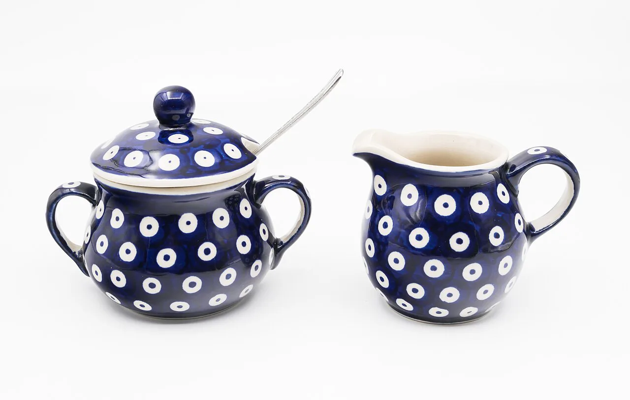 A Bolesławiec pottery sugar bowl and milk jug.