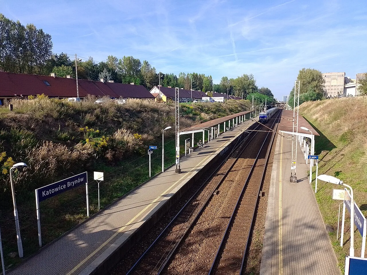 Platforms at the Katowice Brynów railway stop.