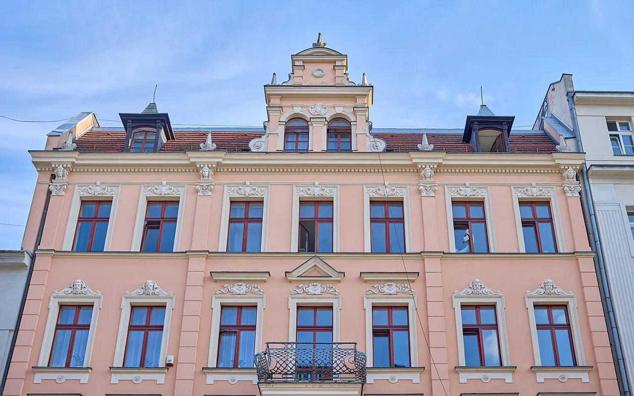 The façade of 7 Mariacka Street in Katowice.