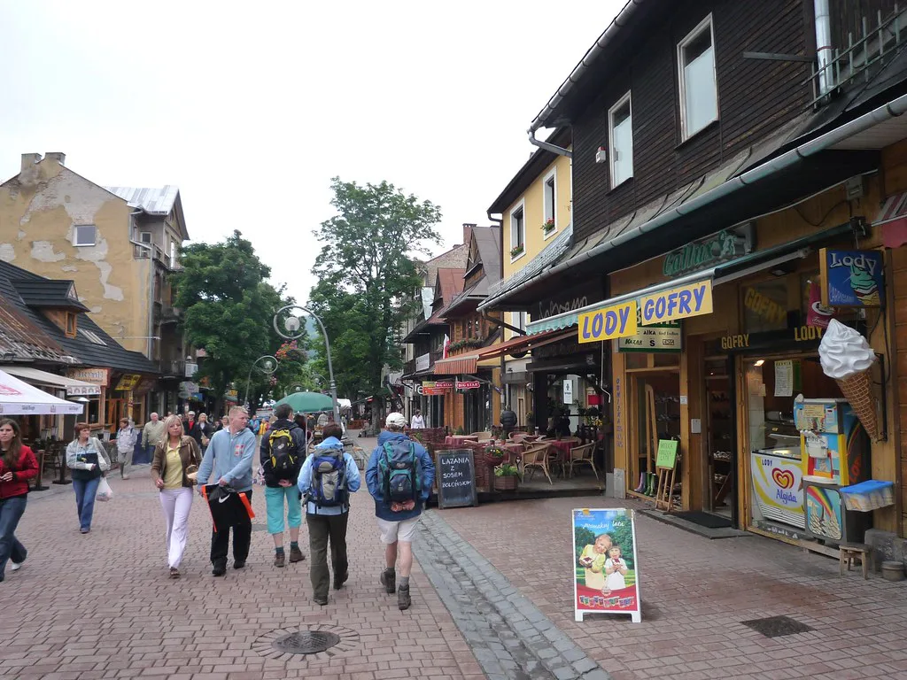 Shops and cafés along a busy street in Zakopane.