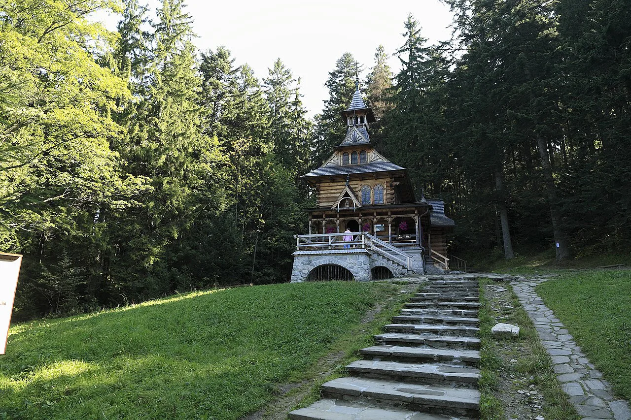 Steps leading up to the chapel in Jaszczurówka, Zakopane.