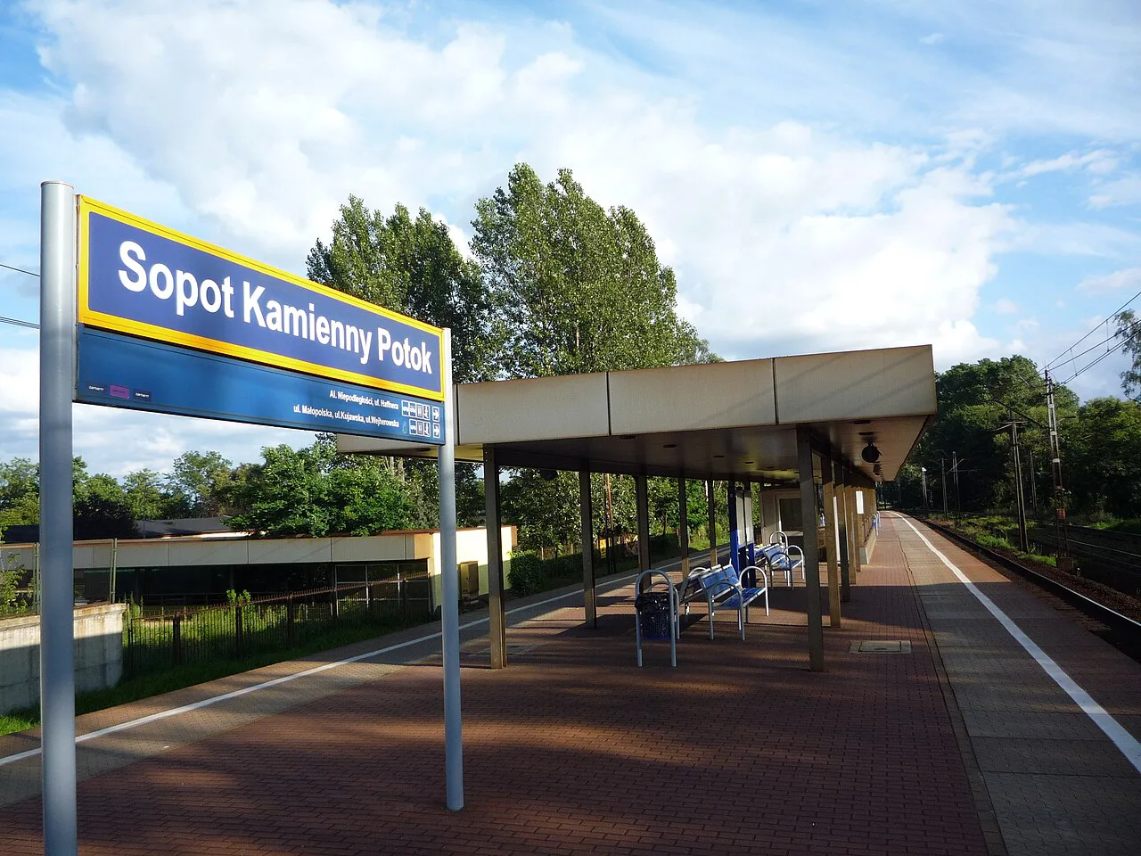 The platform at Sopot Kamienny Potok SKM station.