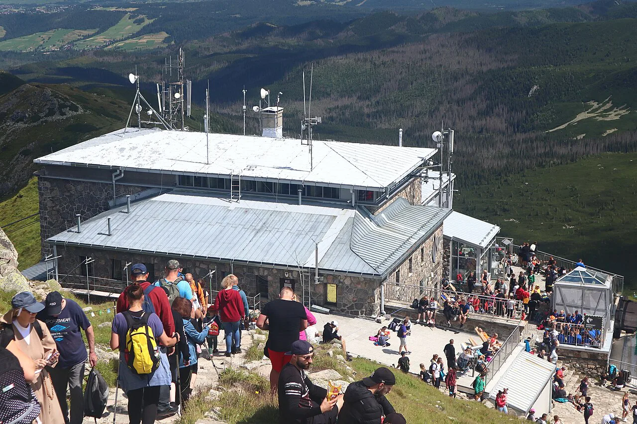 Visitors at the upper cable car station on Kasprowy Wierch.