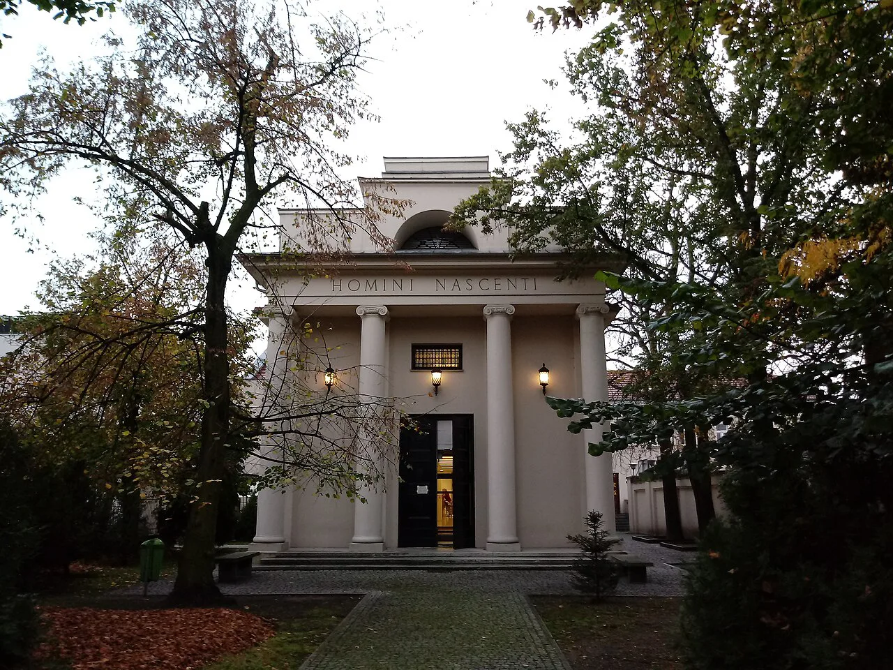 Chapel of the Discalced Carmelite convent on Niegolewskich Street in Łazarz, Poznań.