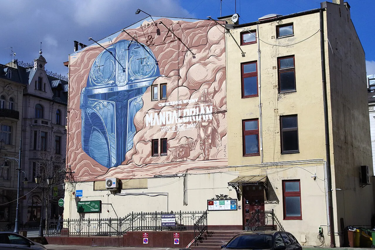 The Mandalorian mural at Piotrkowska 146 in Łódź.