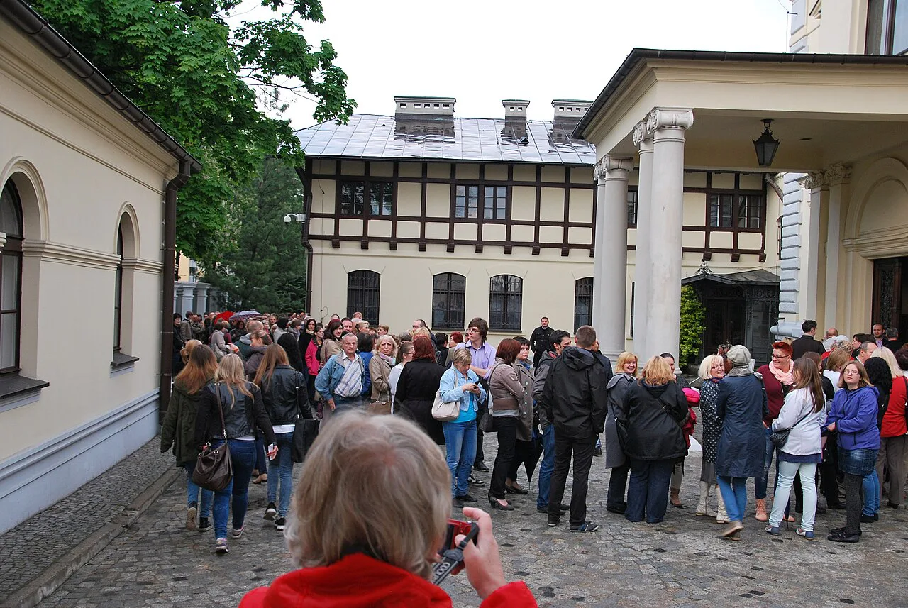 Visitors queueing for the Art Museum at Herbst Palace during the 2014 Long Night of Museums in Łódź.