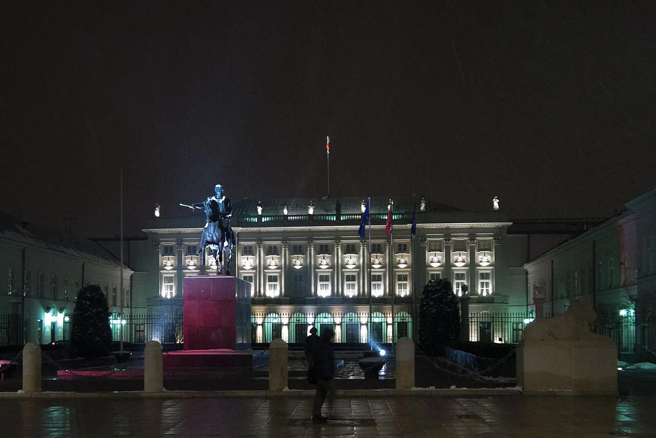 The Presidential Palace in Warsaw lit up at night.