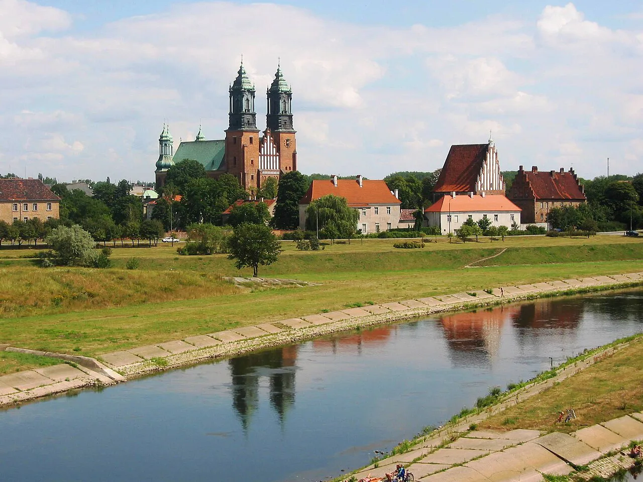 Ostrów Tumski and Poznań Cathedral across the river.