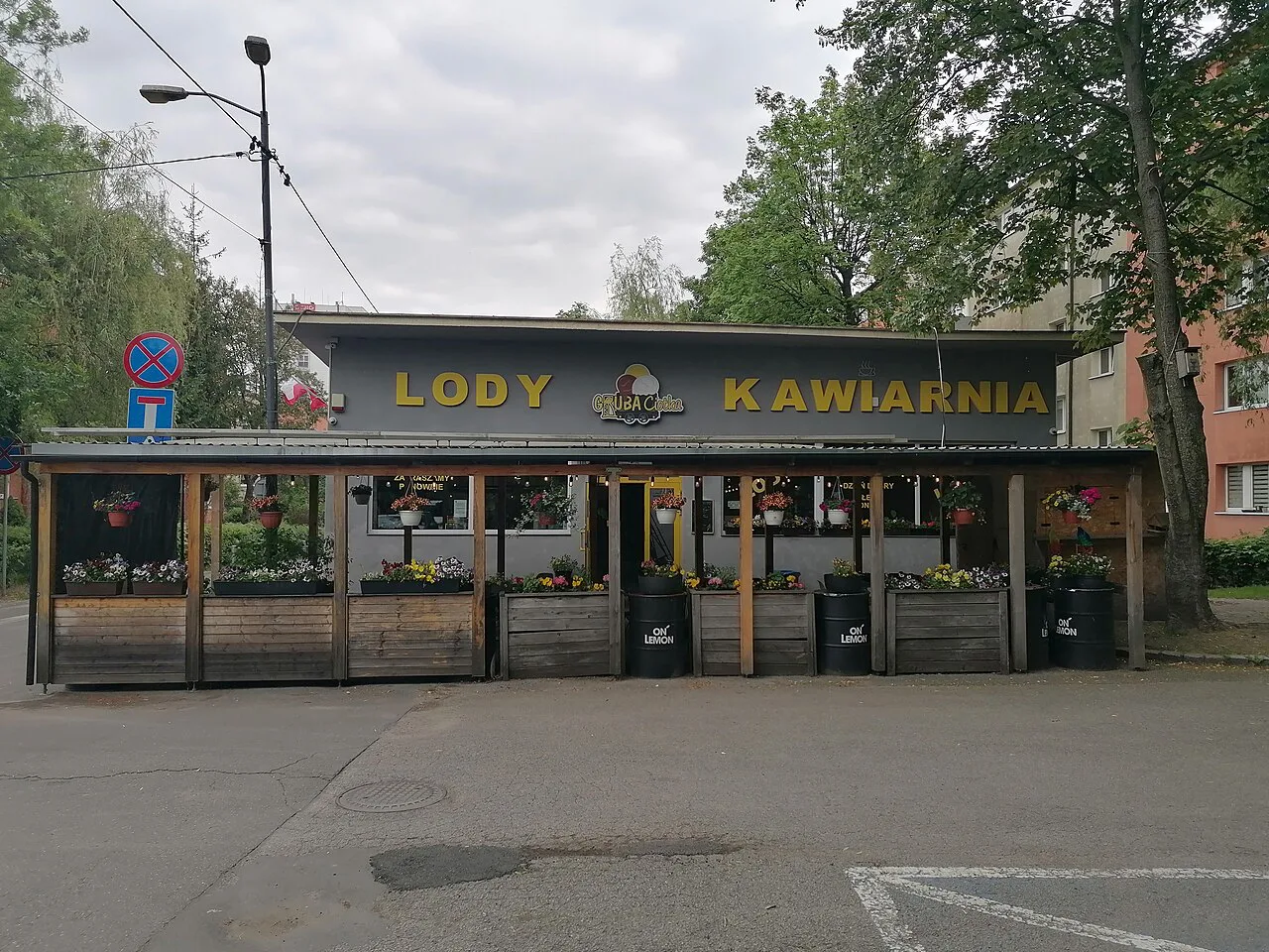 Ice-cream and café kiosk in Kościuszko Park, Katowice.
