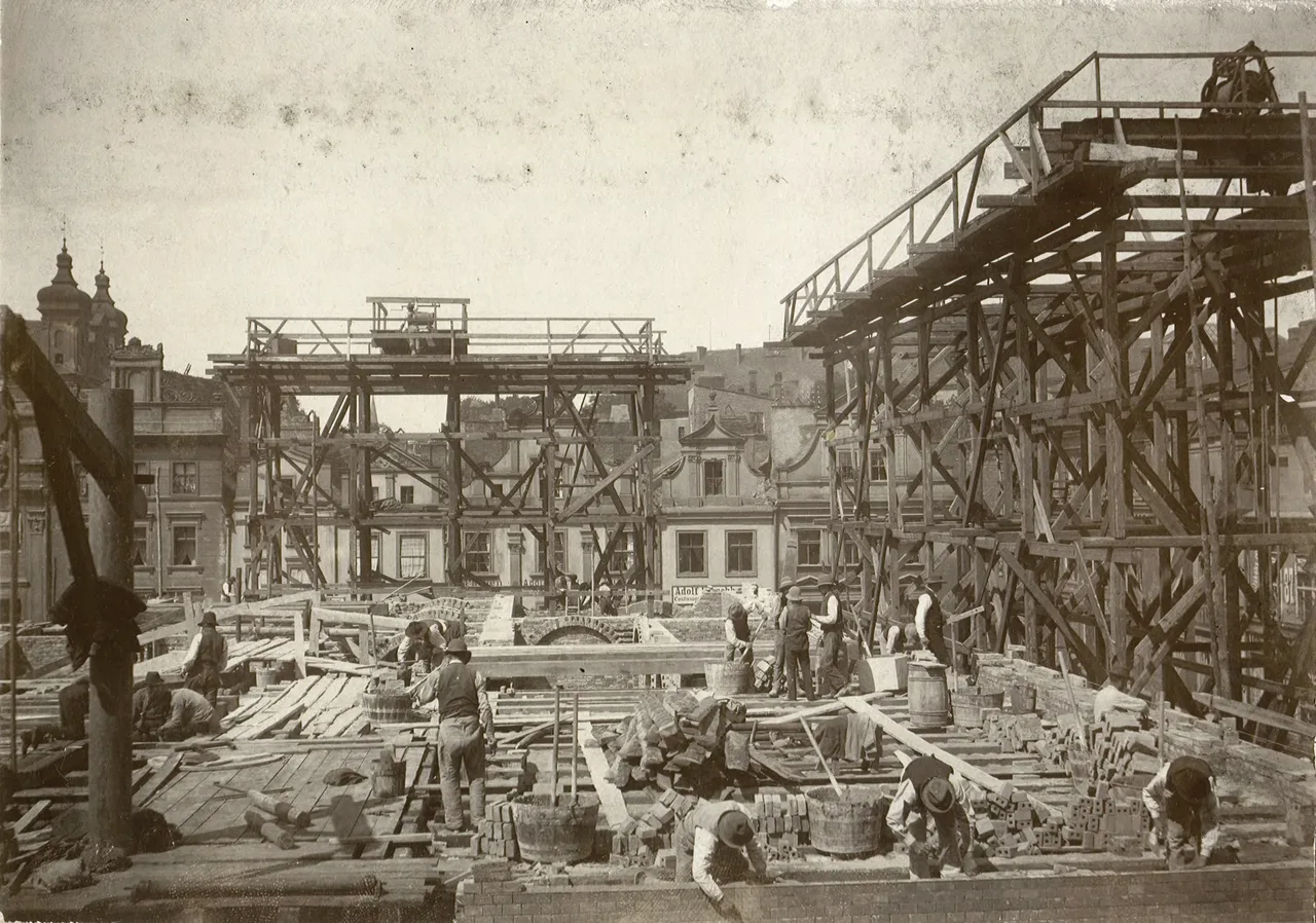 Historic photo of Poznań's New Town Hall under construction, 1892.