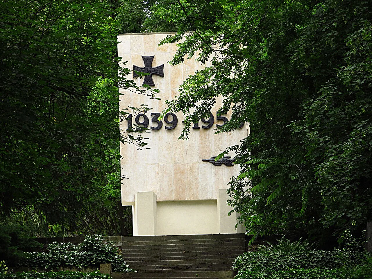 A 1939–1945 memorial in Citadel Park, Poznań.