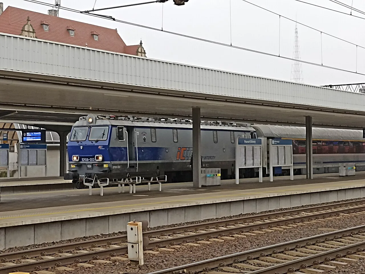 An electric locomotive at Poznań Główny railway station.