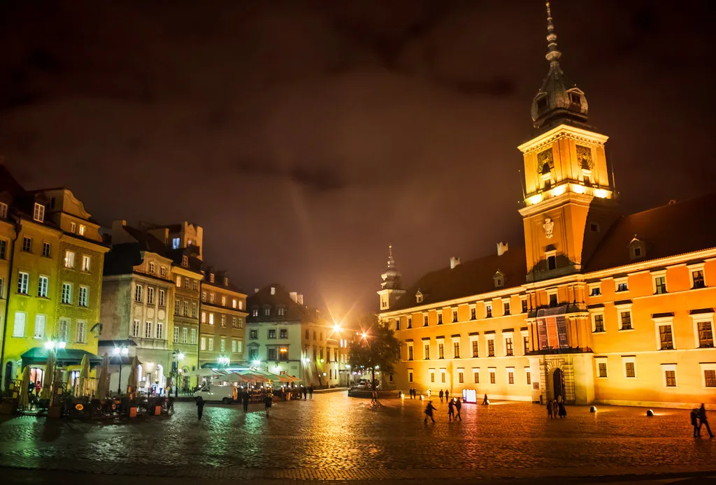 Castle Square in Warsaw at night.