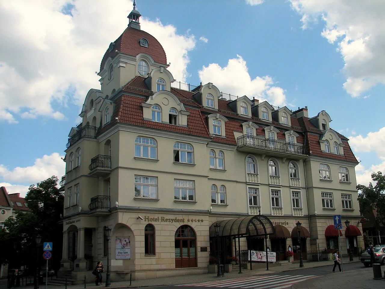 Hotel Rezydent in Sopot, seen from the north-west.