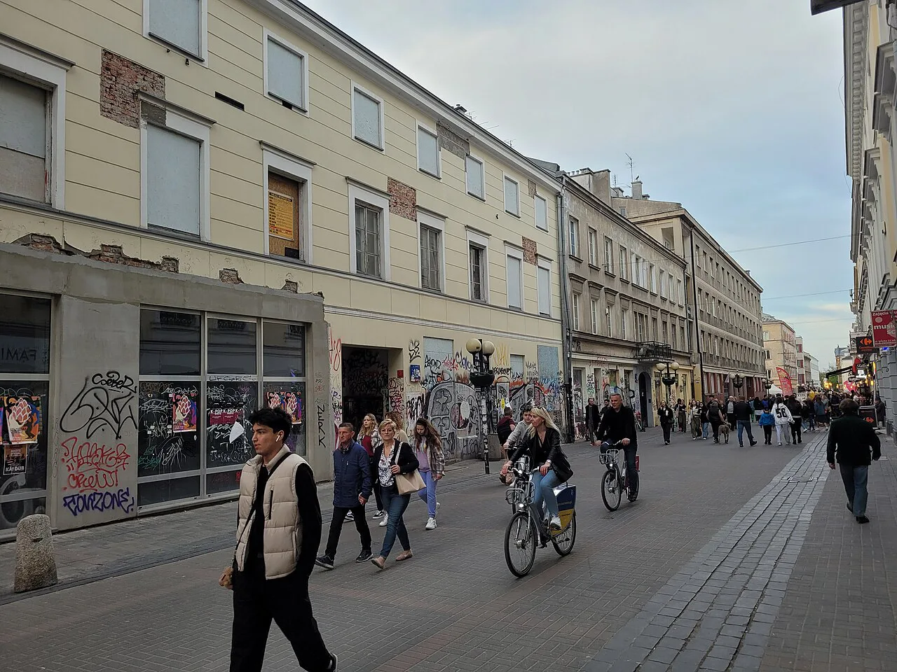 Pedestrians on Chmielna Street in Warsaw.