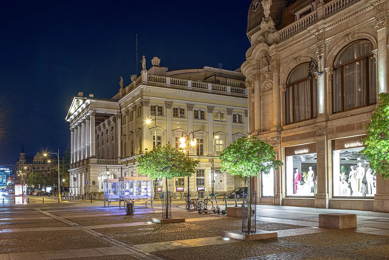 Wrocław Opera at night.
