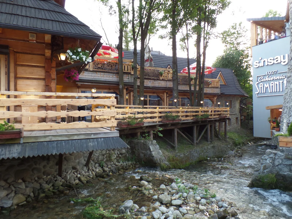 Terraces beside the Foluszowy Potok stream on Krupówki in Zakopane.